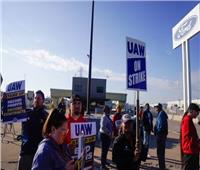 إضراب عمال السيارات في أمريكا.. تحدٍ يواجه خطط بايدن الخضراء