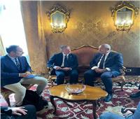 رئيس المجلس الإقليمي الإيطالي يبحث الاستثمار السياحي مع وفد مصري