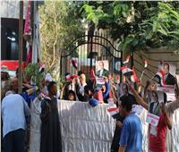 صور| توافد المواطنين لتحرير توكيلات للرئيس السيسي بحلوان
