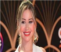 «غناء ورقص و6 شخصيات».. منة شلبي تجهز لمسرحية بتوقيع مدحت العدل