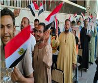 صور| أهالي مدينة 15 مايو يوثقون توكيلات تأييد للرئيس السيسي