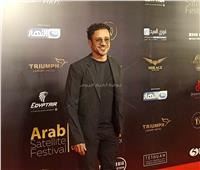 ببدله سوداء.. أحمد داوود يتألق في مهرجان الفضائيات العربية 