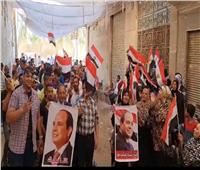 إقبال كبير من أهالي 15 مايو على مقرات الشهر العقاري لتحرير توكيلات تأييد للرئيس السيسي