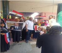 أهالي إمبابة يحتشدون أمام الشهر العقاري لعمل توكيلات للرئيس السيسي
