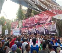فرحة وأعلام وزغاريط في ميدان بالاس بالمنيا لتأييد الرئيس السيسي