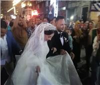 عريس وعروسة يحتفلان مع الآلاف من أبناء الغربية لتأييد الرئيس بطنطا