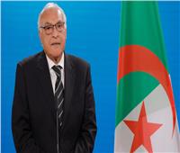 وزير الخارجية الجزائري يجري بالقاهرة محادثات مع أبو الغيط ونظرائه من سوريا واليمن