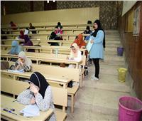 925 طالبًا يؤدون امتحانات المقابلات الشخصية للإلتحاق ببرامج التعليم المدمج بجامعة سوهاج