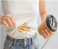 بدون مواد كيميائية.. حيل بسيطة لإزالة بقع القهوة من الملابس