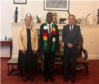 رئيس زيمبابوي يستقبل سفيرة مصر في هراري لبحث التعاون في الصناعات الكيماويات