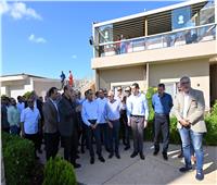 رئيس الوزراء يتابع أعمال تطوير إحدى القرى السياحية في بورسعيد
