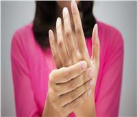أبرزها تنميل اليدين أو القدمين| أعراض نقص فيتامين B12