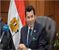 وزير الرياضة يهنيء نور الشربينى بعد فوزها ببطولة امريكا للاسكواش