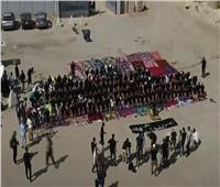 أعضاء التحالف الوطني في مصر يؤدون صلاة الغائب عند بوابة معبر رفح