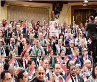 أعضاء مجلس النواب يرتدون أوشحة علم فلسطين 