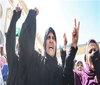 «يا مصري قولها قوية السيسي شايل القضية».. هتافات مدوية أمام المنصة لدعم غزة