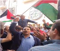 العاملون بمؤسسة أخبار اليوم يدعمون القضية الفلسطينية بالمنصة| فيديو