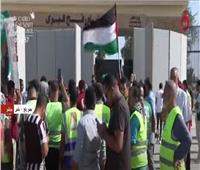 «فتحوا السكة يا فلسطين».. فرحة عارمة تسيطر على المواطنين بعد فتح معبر رفح