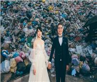 أمام مقلب «قمامة».. حفل زفاف تايواني برائحة «التلوث البيئي»