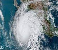 إعصار «أوتيس» يضرب المكسيك وسط توقعات بأضرار كارثية