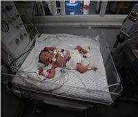 وُلدت الطفلة «مكة» وتوفي أشقائها ووالدتها جراء قصف إسرائيلي بغزة