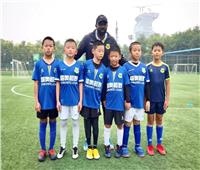 قصة مدرب كرة قدم سوداني يحقق حلمه مع الأطفال الصينيين