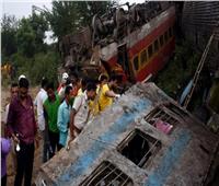 بسبب خطأ بشري.. وفاة 10 أشخاص في حادث تصادم مروع لقطارين بالهند