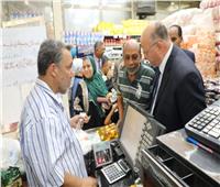 محافظ القاهرة في جولة مفاجئة لمتابعة خفض أسعار عدد من السلع الأساسية