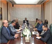 وزير الدولة للإنتاج الحربي يلتقي شركة "بابيريوس" لبحث التعاون المشترك  