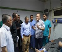 رئيس جامعة سوهاج يطمئن على مصابي حادث الطريق الصحراوي الغربي بالمستشفى الجامعي