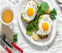 أبرزها تحسن مستويات الكوليسترول| تعرف على فوائد تناول البيض في الصباح