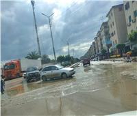 الأمطار تحول شوارع كفر الشيخ إلى برك من المياه والوحل 