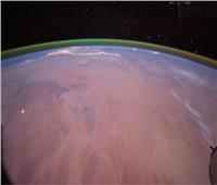 صور| لأول مرة.. اكتشاف توهج أخضر غريب في سماء المريخ الليلية