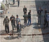 سجون الاحتلال تعلن تجهيز الأسرى تمهيدًا لنقلهم إلى الجانب الفلسطيني