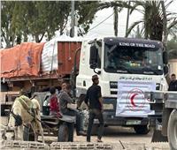 الهلال الأحمر الفلسطيني يعلن استلام قافلة مساعدات مكونة من 50 شاحنة من رفح