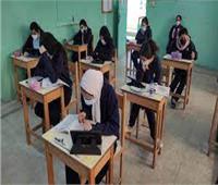طلاب مدارس المتفوقين يؤدون امتحان الميكانيكا واللغة الانجليزية اليوم 