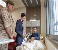 ولي العهد الأردني يزور مصابي المستشفى الميداني «غزة 76» بمدينة الحسين الطبية بعمان