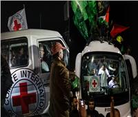 دور الصليب الأحمر في عملية تبادل أسرى فلسطين وإسرائيل بمنطقة الصراع