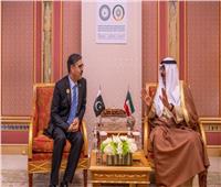 ولي عهد الكويت ورئيس وزراء باكستان يبحثان القضايا المشتركة ومستجدات الأوضاع بالمنطقة