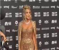 مايا دياب بفستان ذهبي في افتتاح مهرجان البحر الأحمر | فيديو