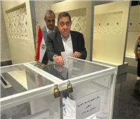المستشار عبد المجيد محمود يدلي بصوته في الانتخابات الرئاسية بالعاصمة الإماراتية