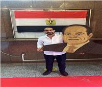 فنان تشكيلي بدبي يرسم صورة المرشح الرئاسي عبد الفتاح السيسي بـ«حبوب القهوة»