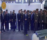 الرئيس السيسي يتفقد المعروضات العسكرية بمعرض «إيديكس 2023»