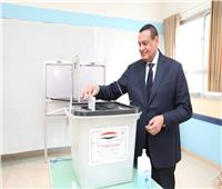 وزير التنمية المحلية يُدلي بصوته في الانتخابات الرئاسية بلجنة نبوية موسي بمدينة نصر