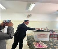 أحمد أبو هشيمة يدلي بصوته في مدرسة هدى شعراوي بالتجمع الأول 