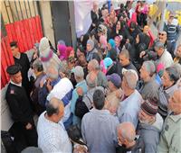 اقبال شديد من المواطنين بمدرسة أحمد عرابي بدار السلام