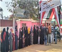 كثافة أمام مدرسة «الشهيد نصر الحكيم» بالبدرشين في ثاني أيام الانتخابات الرئاسية