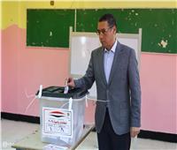 ياسر قمر رئيس اتحاد الطائرة يدلي بصوته في الانتخابات الرئاسية 
