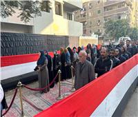 احتشاد المواطنين أمام اللجان في انتظار بدء العملية الانتخابية بالقاهرة  