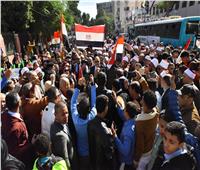 بمشاركة الآلاف.. محافظ أسيوط يتقدم أكبر مسيرة لدعم مصر| صور
